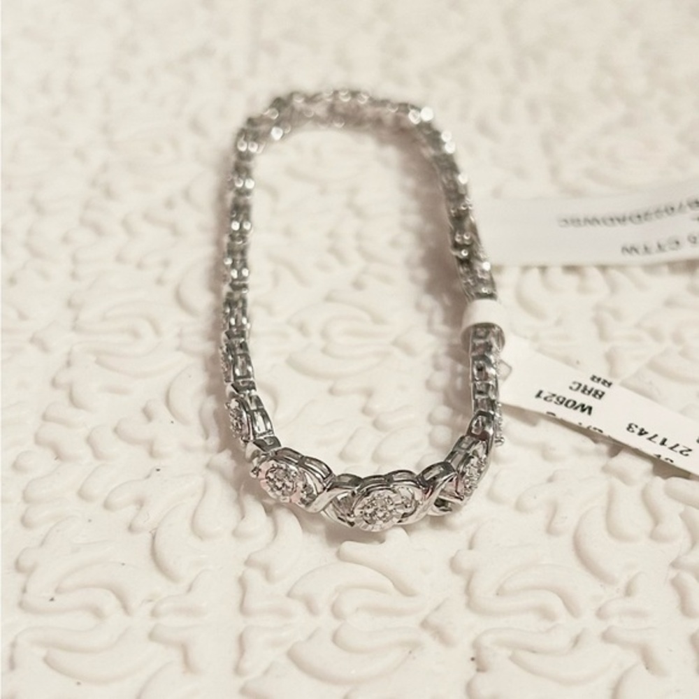 NWT Sterling Silver 0.25 CT Diamonds, X Links, Women Bracelet with Security Lock